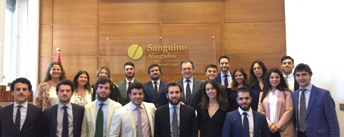 Estudiantes de la Universidad Loyola Andalucía visitan Sanguino Abogados